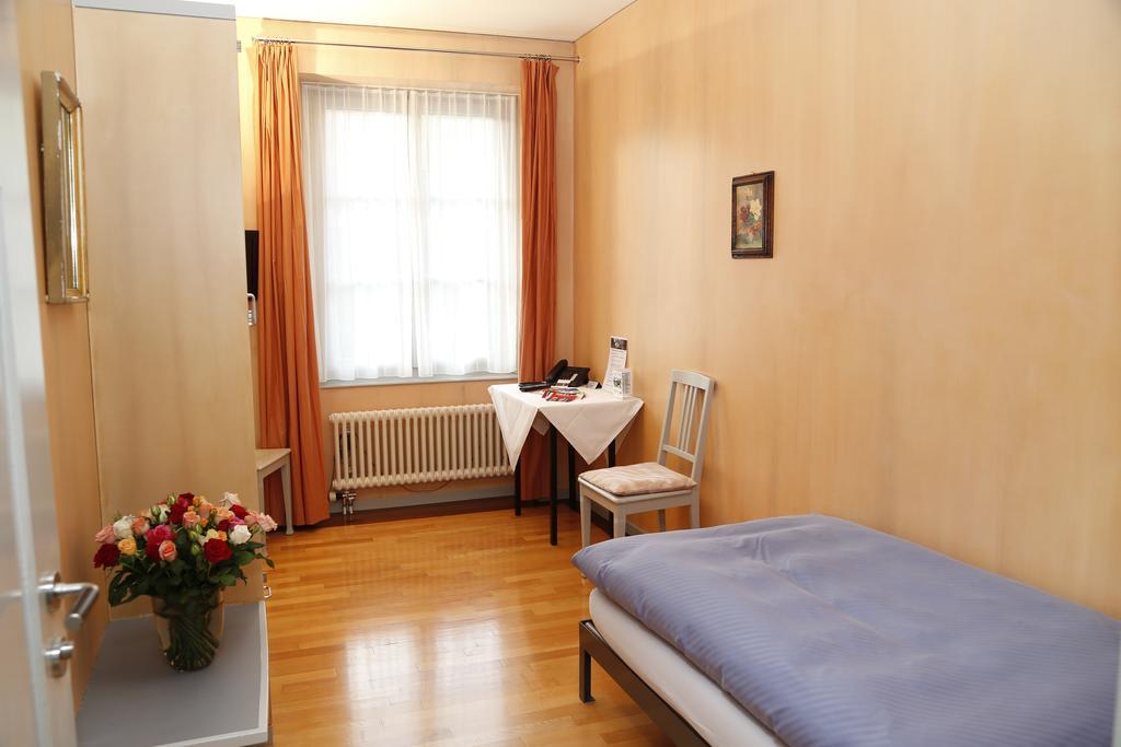 Gasthof Gyrenbad Turbenthal Szoba fotó